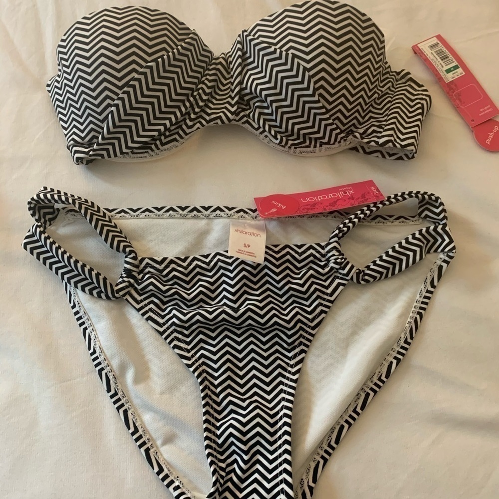 XHILERATION NWT Black and White Zigzag Bikini Medium Top/Small Bottom